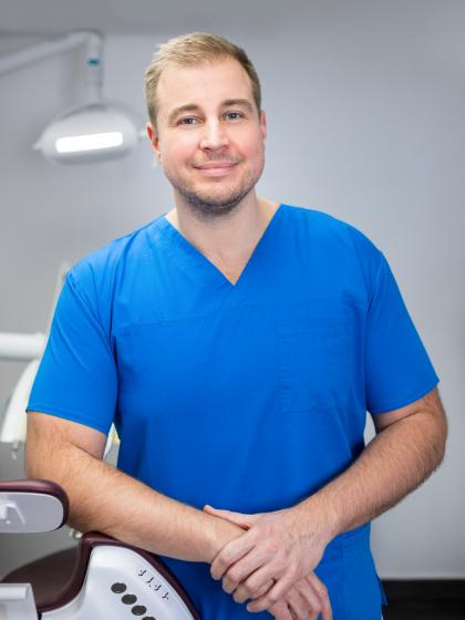 Dr. Palotás Csaba - Dentoalveolar oral surgeon